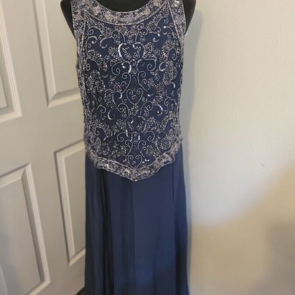 J Kara Womens petite long beaded v detail dress with scarf